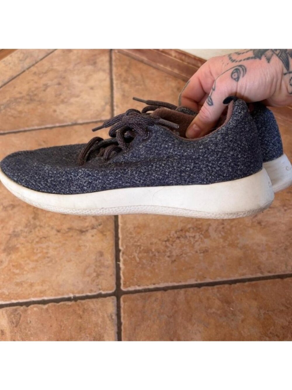 All birds Womens size 9 merino wool running shoes Navy blue color